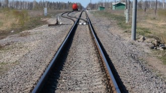 Скорее всего поезд в Рязани забросали камнями подростки.