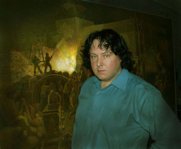  Алексей Акиндинов на фоне картины.